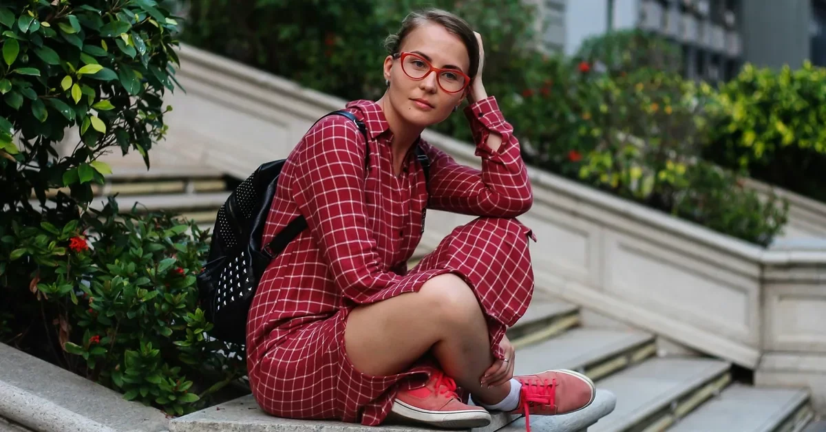Comment porter une chemise pour femme avec du style